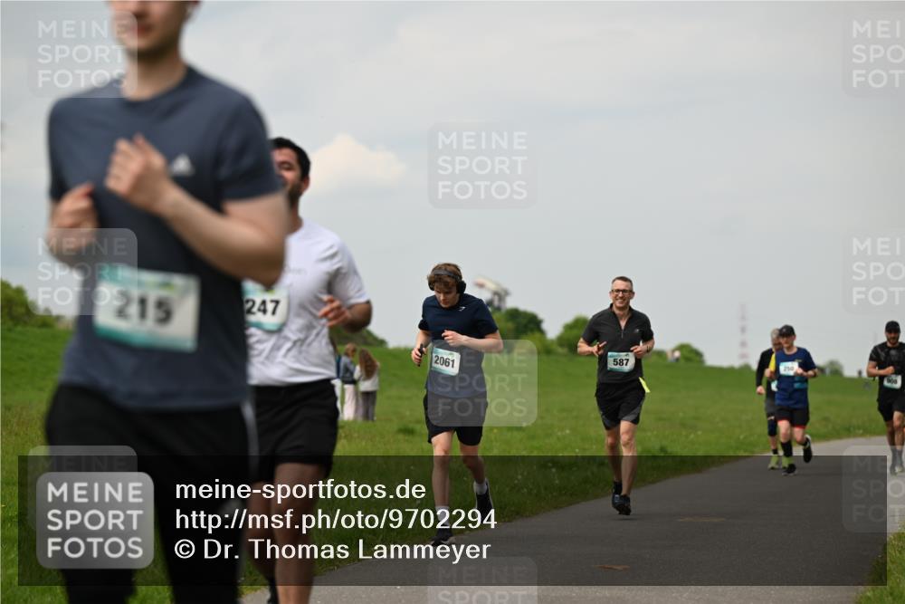 10.05.2026 - 8. Wedeler Halbmarathon Dr. Thomas Lammeyer http://msf.ph/oto/9702294 10.05.2026 11:46:51 Laufen 215, 247, 2061, 587 meine-sportfotos.de