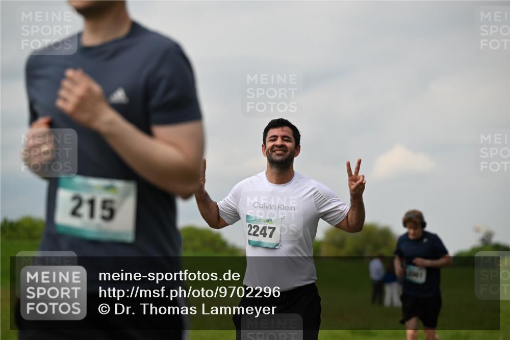 10.05.2026 - 8. Wedeler Halbmarathon Dr. Thomas Lammeyer http://msf.ph/oto/9702296 10.05.2026 11:46:51 Laufen 215, 2247 meine-sportfotos.de