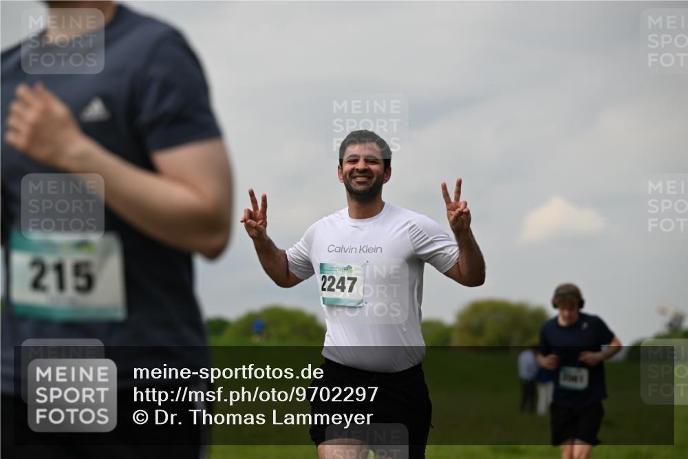 10.05.2026 - 8. Wedeler Halbmarathon Dr. Thomas Lammeyer http://msf.ph/oto/9702297 10.05.2026 11:46:51 Laufen 7711, 215, 2247 meine-sportfotos.de