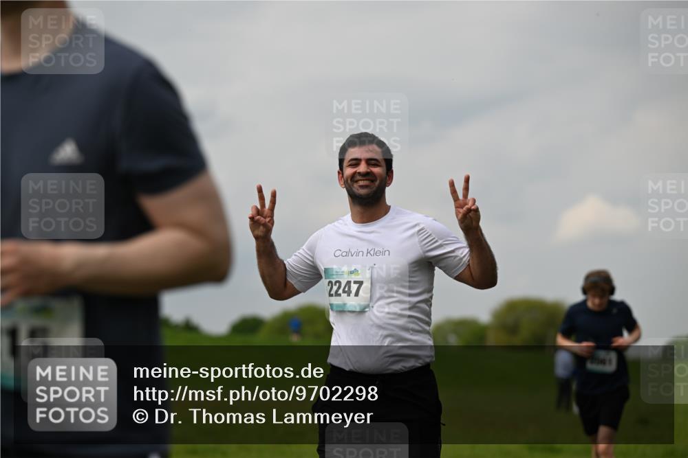 10.05.2026 - 8. Wedeler Halbmarathon Dr. Thomas Lammeyer http://msf.ph/oto/9702298 10.05.2026 11:46:52 Laufen 2247 meine-sportfotos.de