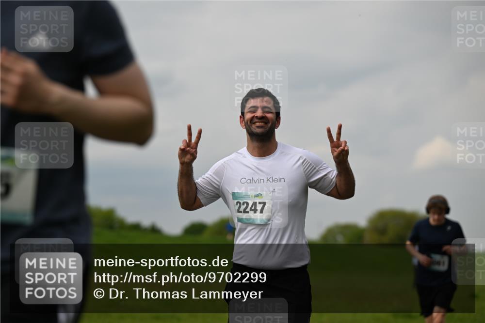 10.05.2026 - 8. Wedeler Halbmarathon Dr. Thomas Lammeyer http://msf.ph/oto/9702299 10.05.2026 11:46:52 Laufen 2247 meine-sportfotos.de