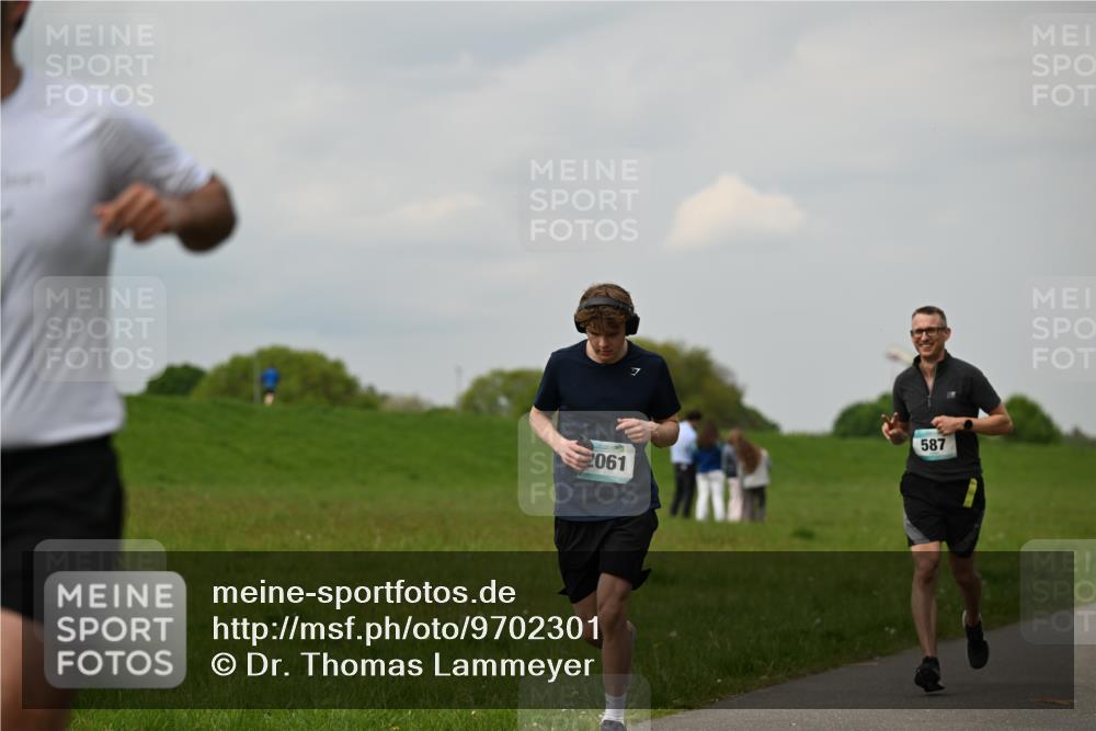 10.05.2026 - 8. Wedeler Halbmarathon Dr. Thomas Lammeyer http://msf.ph/oto/9702301 10.05.2026 11:46:52 Laufen 587, 2061 meine-sportfotos.de