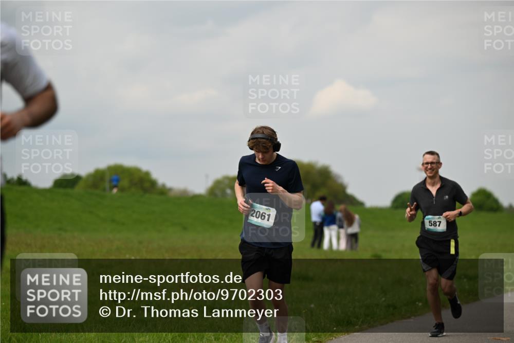 10.05.2026 - 8. Wedeler Halbmarathon Dr. Thomas Lammeyer http://msf.ph/oto/9702303 10.05.2026 11:46:53 Laufen 587, 2061 meine-sportfotos.de