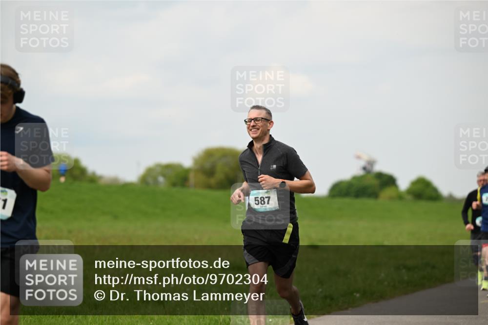 10.05.2026 - 8. Wedeler Halbmarathon Dr. Thomas Lammeyer http://msf.ph/oto/9702304 10.05.2026 11:46:54 Laufen 587 meine-sportfotos.de