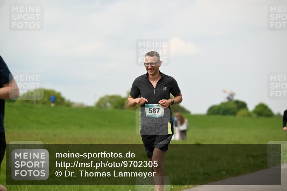 10.05.2026 - 8. Wedeler Halbmarathon Dr. Thomas Lammeyer http://msf.ph/oto/9702305 10.05.2026 11:46:54 Laufen 587 meine-sportfotos.de
