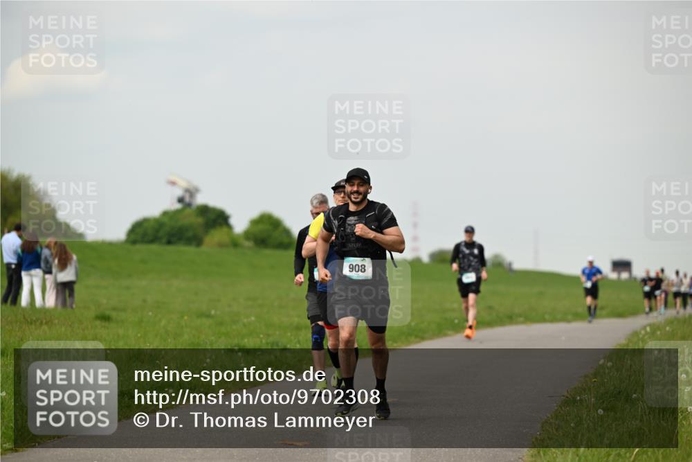 10.05.2026 - 8. Wedeler Halbmarathon Dr. Thomas Lammeyer http://msf.ph/oto/9702308 10.05.2026 11:46:55 Laufen 908 meine-sportfotos.de