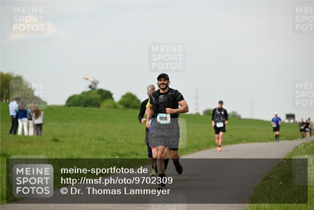 10.05.2026 - 8. Wedeler Halbmarathon Dr. Thomas Lammeyer http://msf.ph/oto/9702309 10.05.2026 11:46:55 Laufen 908 meine-sportfotos.de