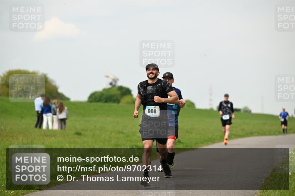 10.05.2026 - 8. Wedeler Halbmarathon Dr. Thomas Lammeyer http://msf.ph/oto/9702314 10.05.2026 11:46:56 Laufen 908 meine-sportfotos.de