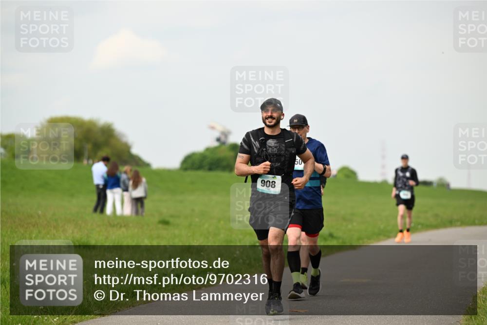 10.05.2026 - 8. Wedeler Halbmarathon Dr. Thomas Lammeyer http://msf.ph/oto/9702316 10.05.2026 11:46:56 Laufen 908 meine-sportfotos.de