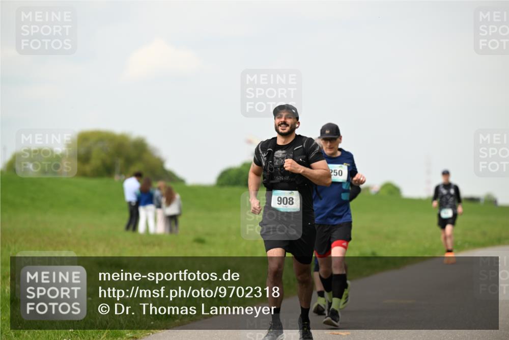 10.05.2026 - 8. Wedeler Halbmarathon Dr. Thomas Lammeyer http://msf.ph/oto/9702318 10.05.2026 11:46:57 Laufen 250, 908 meine-sportfotos.de