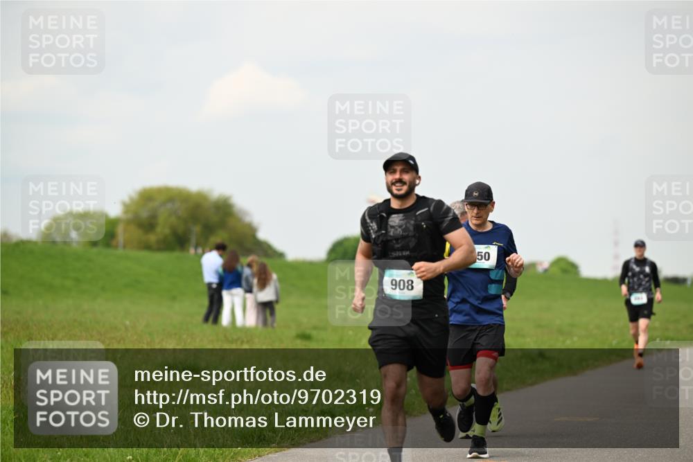 10.05.2026 - 8. Wedeler Halbmarathon Dr. Thomas Lammeyer http://msf.ph/oto/9702319 10.05.2026 11:46:57 Laufen 908 meine-sportfotos.de