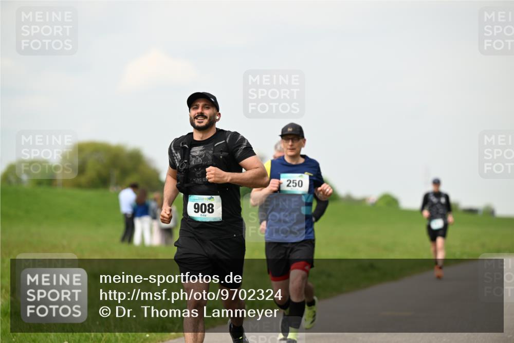10.05.2026 - 8. Wedeler Halbmarathon Dr. Thomas Lammeyer http://msf.ph/oto/9702324 10.05.2026 11:46:57 Laufen 908, 250 meine-sportfotos.de