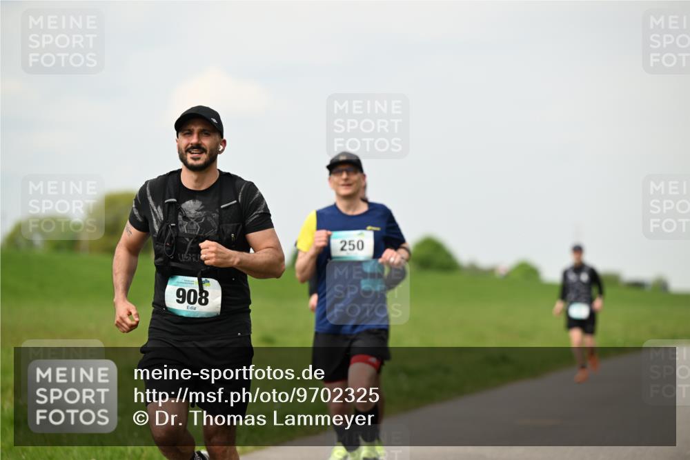 10.05.2026 - 8. Wedeler Halbmarathon Dr. Thomas Lammeyer http://msf.ph/oto/9702325 10.05.2026 11:46:58 Laufen 908, 250 meine-sportfotos.de