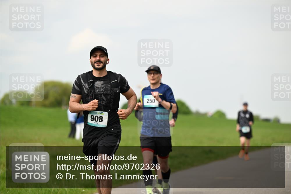 10.05.2026 - 8. Wedeler Halbmarathon Dr. Thomas Lammeyer http://msf.ph/oto/9702326 10.05.2026 11:46:58 Laufen 908, 250 meine-sportfotos.de