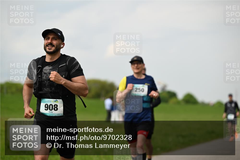 10.05.2026 - 8. Wedeler Halbmarathon Dr. Thomas Lammeyer http://msf.ph/oto/9702328 10.05.2026 11:46:59 Laufen 250, 908 meine-sportfotos.de
