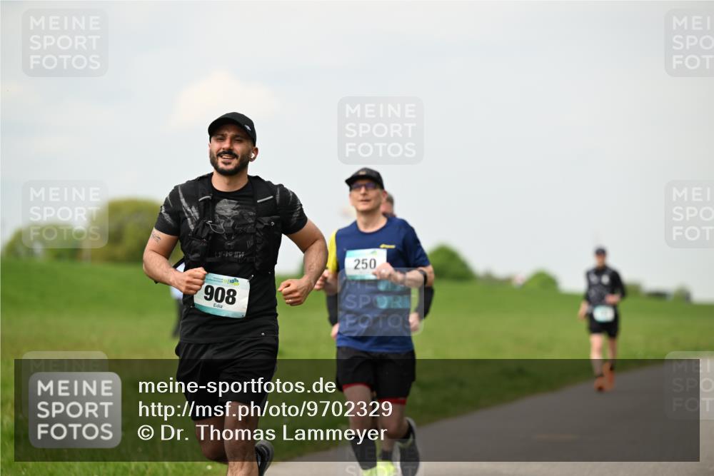 10.05.2026 - 8. Wedeler Halbmarathon Dr. Thomas Lammeyer http://msf.ph/oto/9702329 10.05.2026 11:46:58 Laufen 908, 250 meine-sportfotos.de