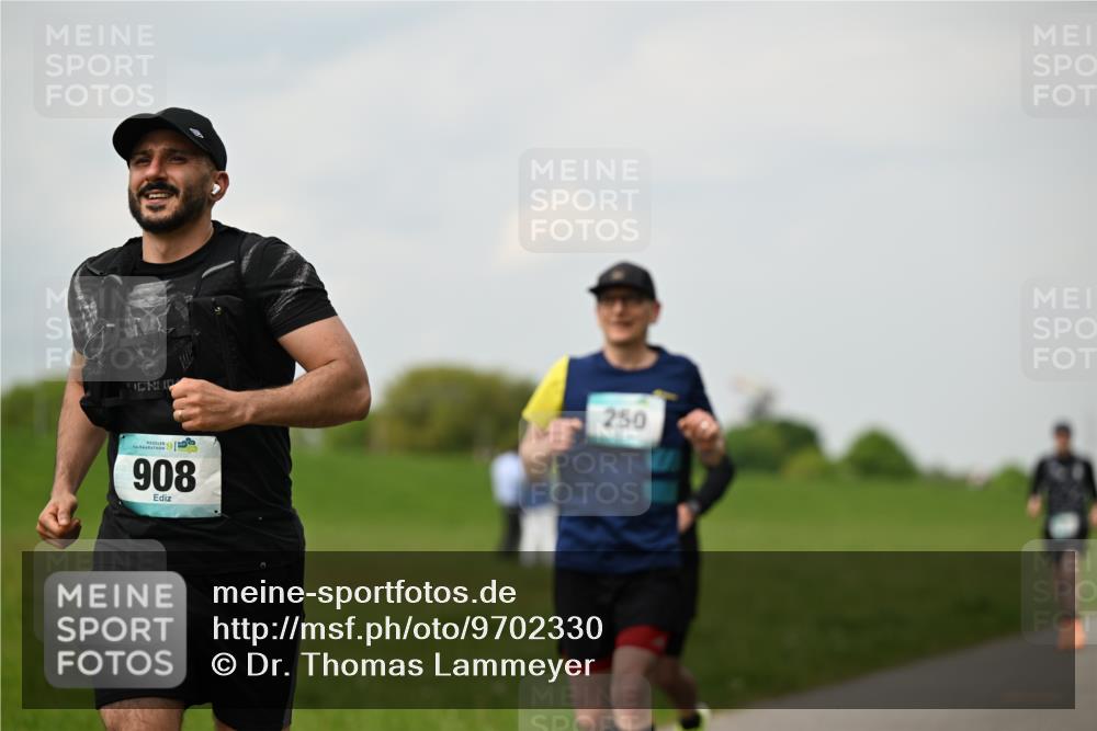 10.05.2026 - 8. Wedeler Halbmarathon Dr. Thomas Lammeyer http://msf.ph/oto/9702330 10.05.2026 11:46:59 Laufen 908, 250 meine-sportfotos.de