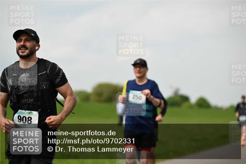 10.05.2026 - 8. Wedeler Halbmarathon Dr. Thomas Lammeyer http://msf.ph/oto/9702331 10.05.2026 11:46:59 Laufen 908, 250 meine-sportfotos.de