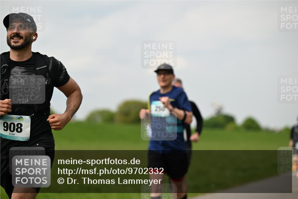 10.05.2026 - 8. Wedeler Halbmarathon Dr. Thomas Lammeyer http://msf.ph/oto/9702332 10.05.2026 11:46:59 Laufen 250, 908 meine-sportfotos.de
