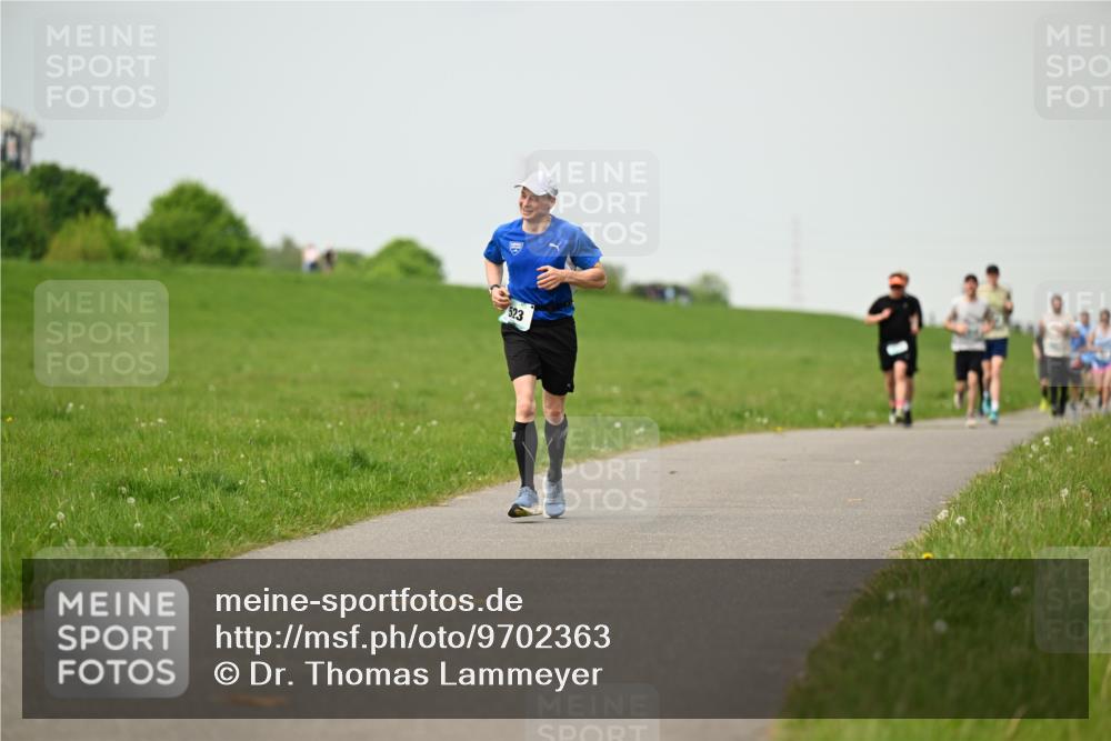 10.05.2026 - 8. Wedeler Halbmarathon Dr. Thomas Lammeyer http://msf.ph/oto/9702363 10.05.2026 11:47:09 Laufen 523 meine-sportfotos.de