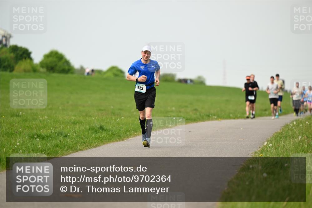 10.05.2026 - 8. Wedeler Halbmarathon Dr. Thomas Lammeyer http://msf.ph/oto/9702364 10.05.2026 11:47:09 Laufen 523 meine-sportfotos.de