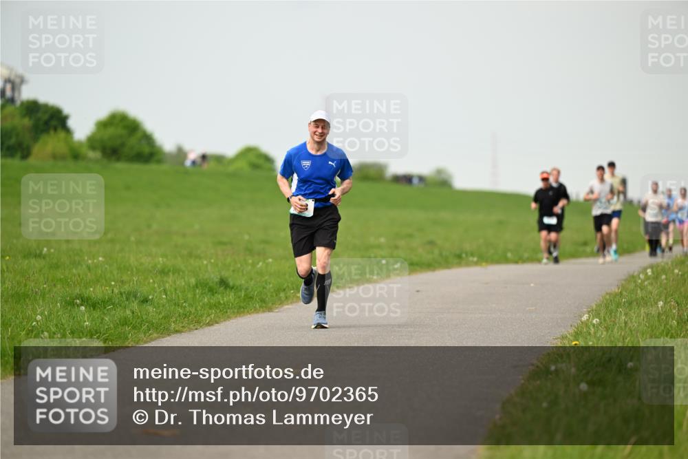 10.05.2026 - 8. Wedeler Halbmarathon Dr. Thomas Lammeyer http://msf.ph/oto/9702365 10.05.2026 11:47:09 Laufen  meine-sportfotos.de