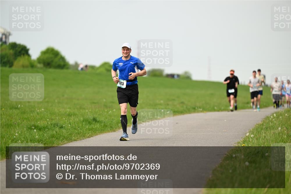 10.05.2026 - 8. Wedeler Halbmarathon Dr. Thomas Lammeyer http://msf.ph/oto/9702369 10.05.2026 11:47:09 Laufen 523 meine-sportfotos.de