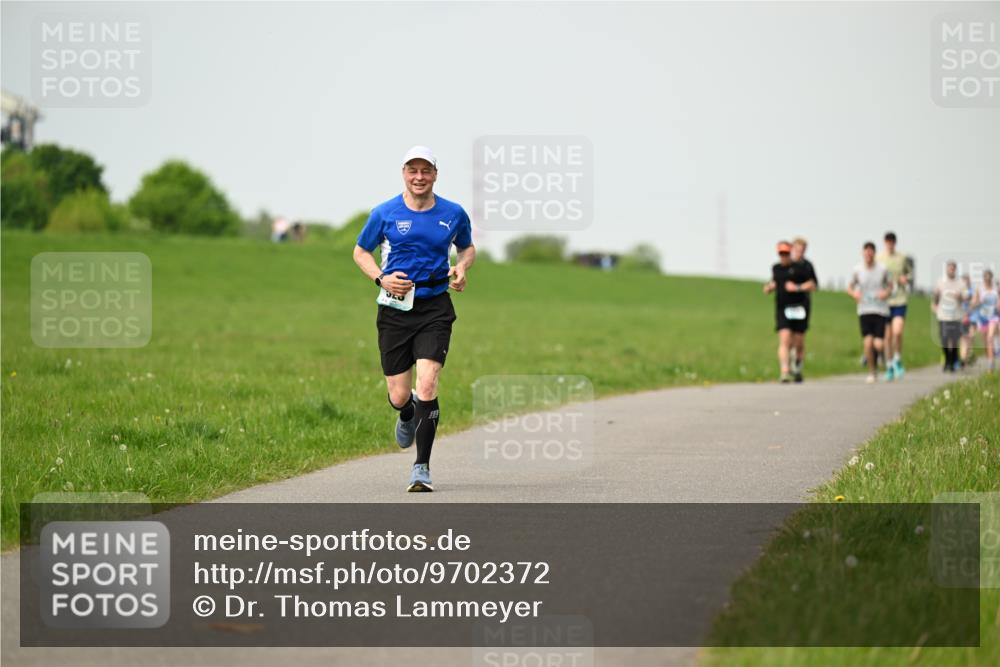 10.05.2026 - 8. Wedeler Halbmarathon Dr. Thomas Lammeyer http://msf.ph/oto/9702372 10.05.2026 11:47:10 Laufen  meine-sportfotos.de