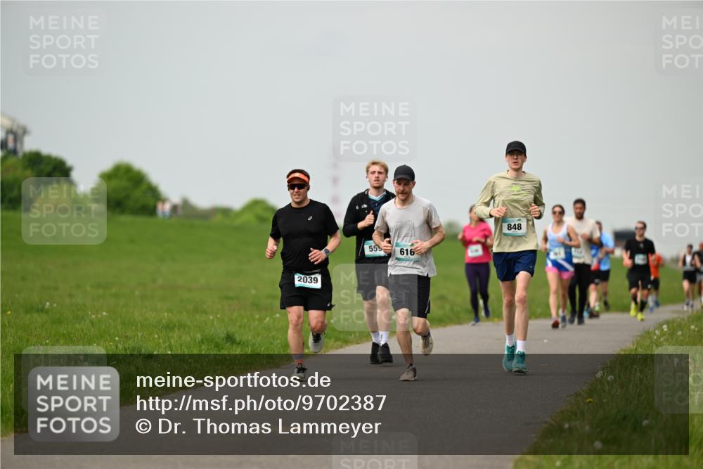 10.05.2026 - 8. Wedeler Halbmarathon Dr. Thomas Lammeyer http://msf.ph/oto/9702387 10.05.2026 11:47:22 Laufen 2039, 555, 616, 848 meine-sportfotos.de