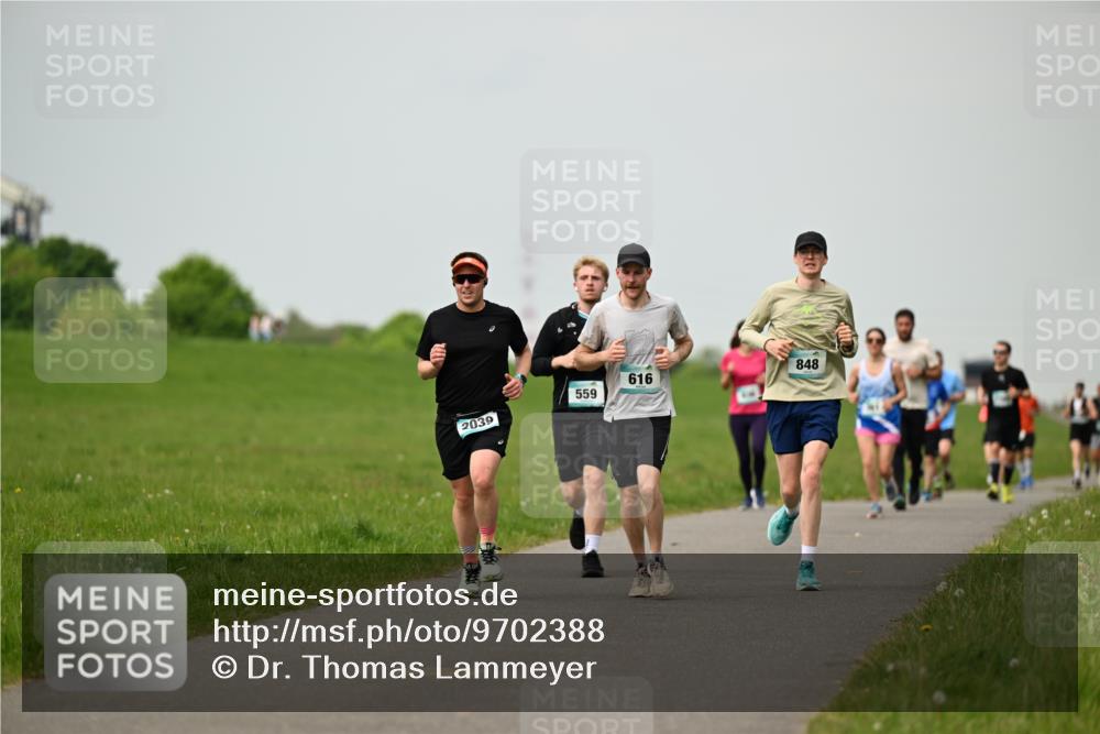 10.05.2026 - 8. Wedeler Halbmarathon Dr. Thomas Lammeyer http://msf.ph/oto/9702388 10.05.2026 11:47:22 Laufen 2039, 559, 616, 848 meine-sportfotos.de