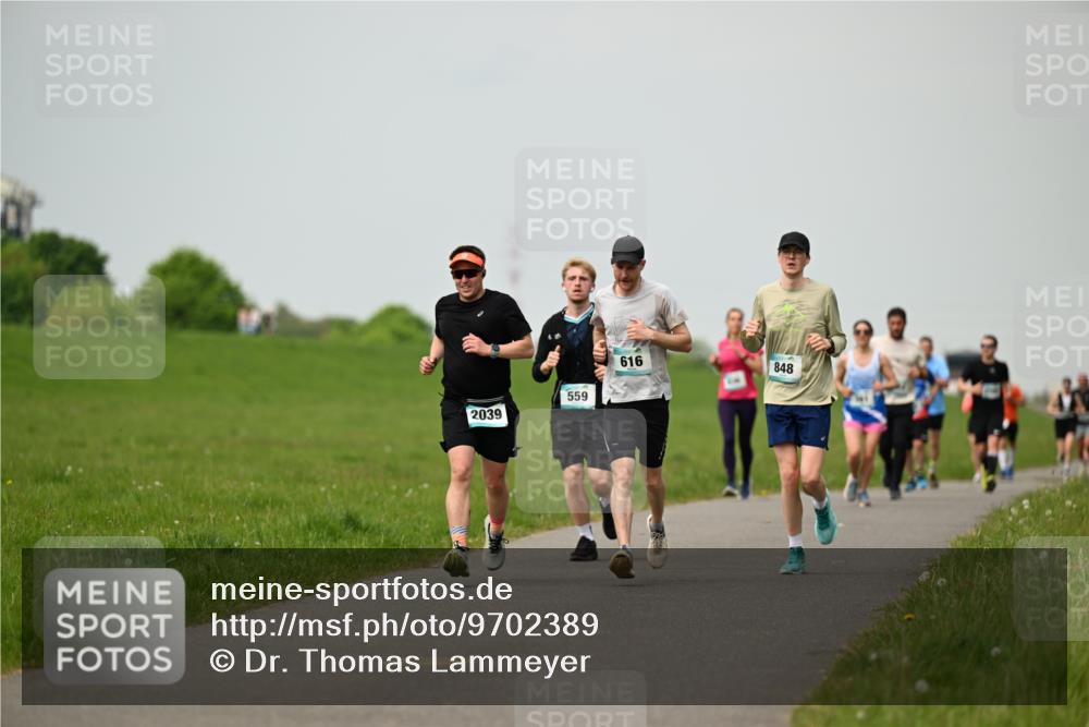 10.05.2026 - 8. Wedeler Halbmarathon Dr. Thomas Lammeyer http://msf.ph/oto/9702389 10.05.2026 11:47:22 Laufen 2039, 559, 616, 848 meine-sportfotos.de
