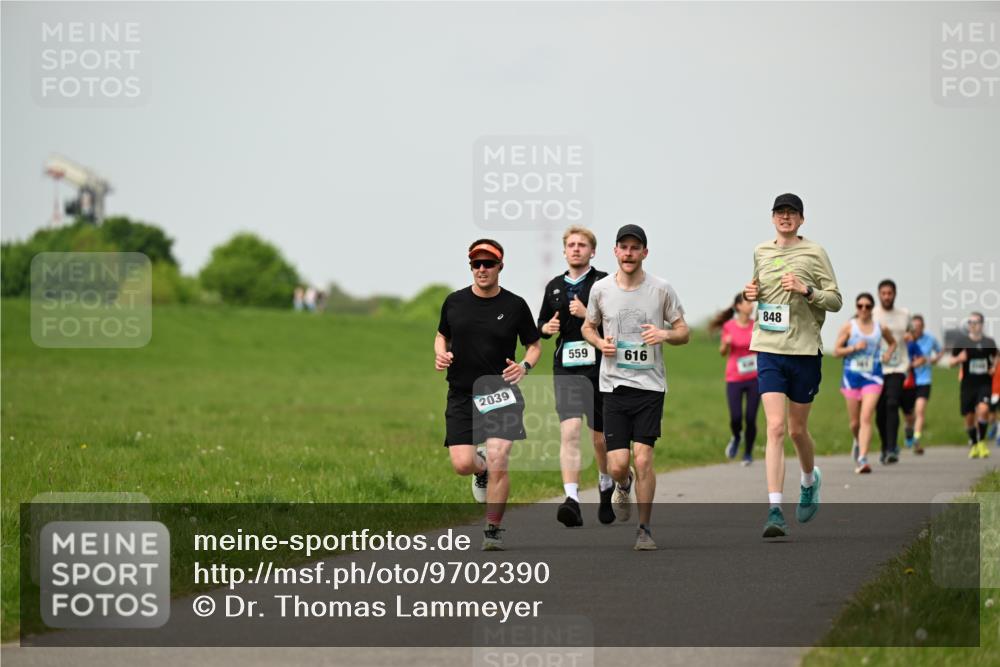 10.05.2026 - 8. Wedeler Halbmarathon Dr. Thomas Lammeyer http://msf.ph/oto/9702390 10.05.2026 11:47:22 Laufen 2039, 559, 616, 848 meine-sportfotos.de