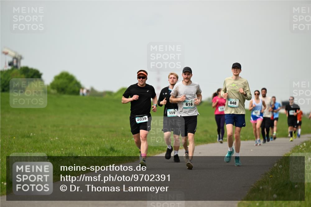 10.05.2026 - 8. Wedeler Halbmarathon Dr. Thomas Lammeyer http://msf.ph/oto/9702391 10.05.2026 11:47:22 Laufen 2039, 559, 616, 848 meine-sportfotos.de