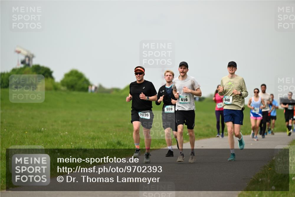 10.05.2026 - 8. Wedeler Halbmarathon Dr. Thomas Lammeyer http://msf.ph/oto/9702393 10.05.2026 11:47:22 Laufen 2039, 559, 616, 848 meine-sportfotos.de