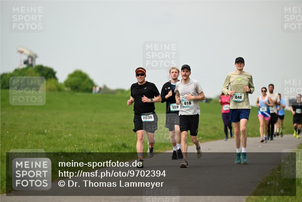 10.05.2026 - 8. Wedeler Halbmarathon Dr. Thomas Lammeyer http://msf.ph/oto/9702394 10.05.2026 11:47:22 Laufen 2039, 559, 848, 616 meine-sportfotos.de