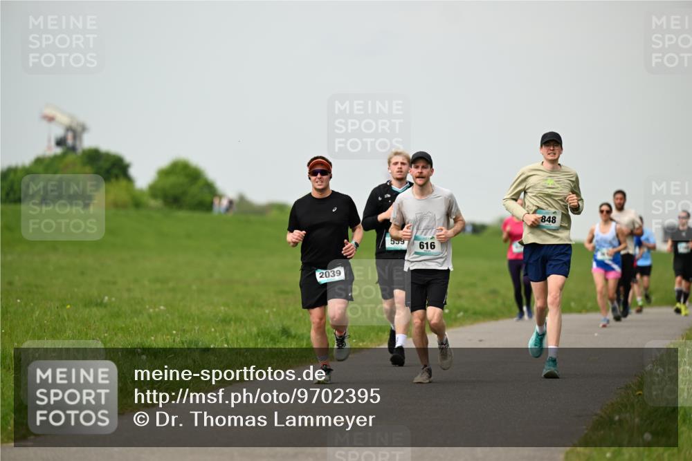 10.05.2026 - 8. Wedeler Halbmarathon Dr. Thomas Lammeyer http://msf.ph/oto/9702395 10.05.2026 11:47:22 Laufen 2039, 559, 616, 848 meine-sportfotos.de