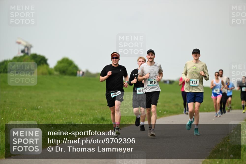 10.05.2026 - 8. Wedeler Halbmarathon Dr. Thomas Lammeyer http://msf.ph/oto/9702396 10.05.2026 11:47:23 Laufen 2039, 559, 616, 848 meine-sportfotos.de