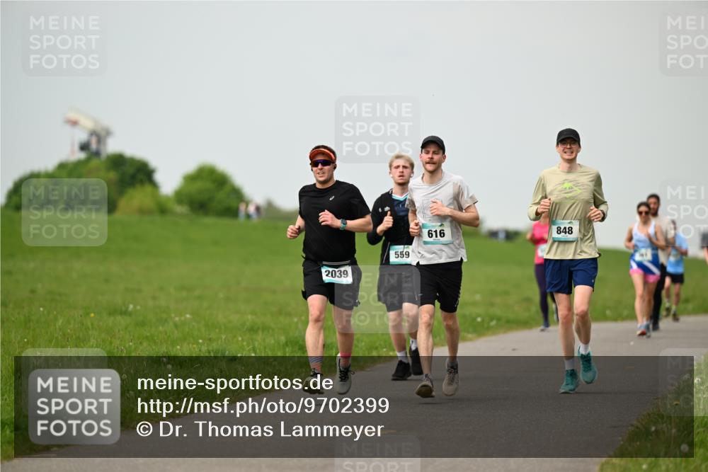 10.05.2026 - 8. Wedeler Halbmarathon Dr. Thomas Lammeyer http://msf.ph/oto/9702399 10.05.2026 11:47:23 Laufen 2039, 559, 616, 848 meine-sportfotos.de