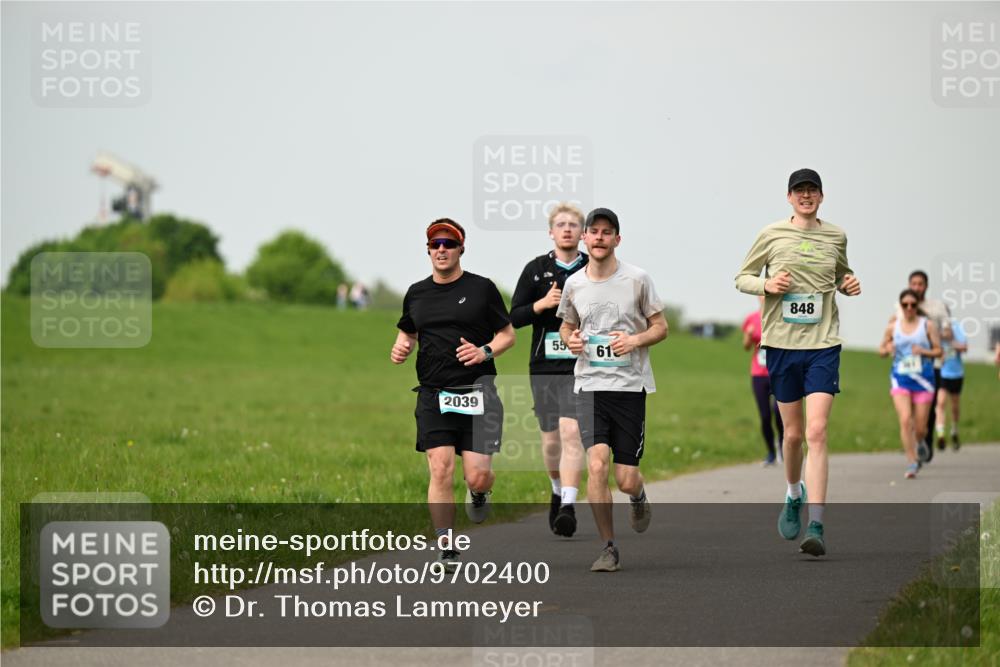 10.05.2026 - 8. Wedeler Halbmarathon Dr. Thomas Lammeyer http://msf.ph/oto/9702400 10.05.2026 11:47:23 Laufen 2039, 613, 848 meine-sportfotos.de