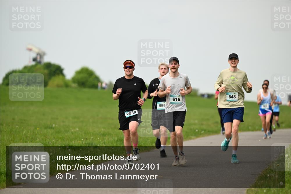 10.05.2026 - 8. Wedeler Halbmarathon Dr. Thomas Lammeyer http://msf.ph/oto/9702401 10.05.2026 11:47:23 Laufen 2039, 559, 616, 848 meine-sportfotos.de