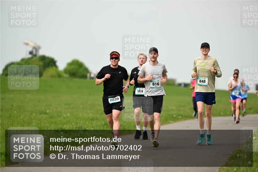 10.05.2026 - 8. Wedeler Halbmarathon Dr. Thomas Lammeyer http://msf.ph/oto/9702402 10.05.2026 11:47:23 Laufen 2039, 559, 616, 848 meine-sportfotos.de