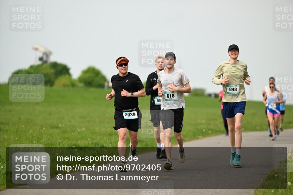 10.05.2026 - 8. Wedeler Halbmarathon Dr. Thomas Lammeyer http://msf.ph/oto/9702405 10.05.2026 11:47:24 Laufen 2039, 616, 848 meine-sportfotos.de
