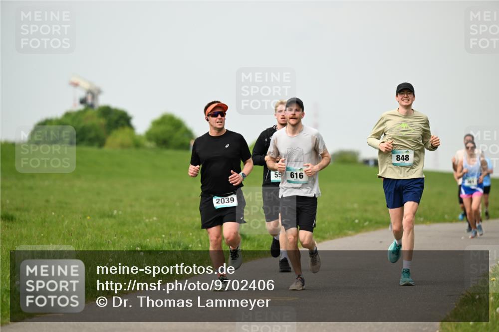 10.05.2026 - 8. Wedeler Halbmarathon Dr. Thomas Lammeyer http://msf.ph/oto/9702406 10.05.2026 11:47:24 Laufen 2039, 616, 848 meine-sportfotos.de