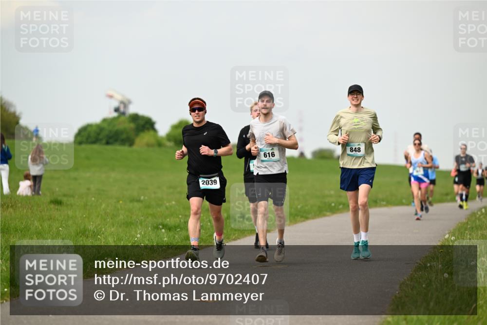 10.05.2026 - 8. Wedeler Halbmarathon Dr. Thomas Lammeyer http://msf.ph/oto/9702407 10.05.2026 11:47:25 Laufen 2039, 616, 848 meine-sportfotos.de