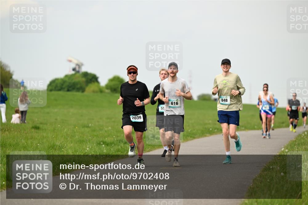 10.05.2026 - 8. Wedeler Halbmarathon Dr. Thomas Lammeyer http://msf.ph/oto/9702408 10.05.2026 11:47:24 Laufen 2039, 616, 848 meine-sportfotos.de