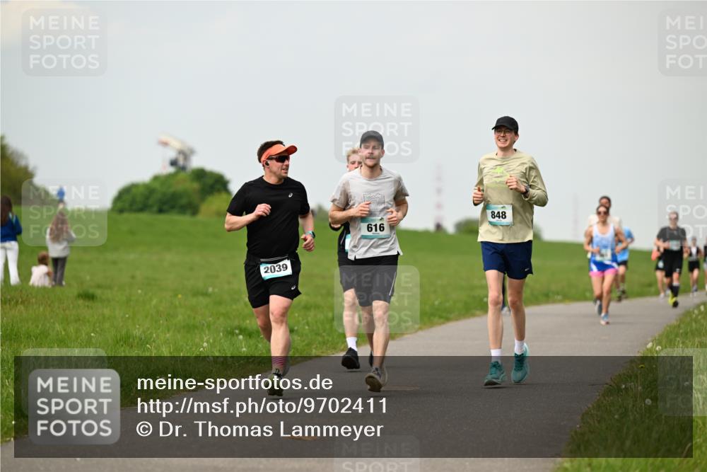 10.05.2026 - 8. Wedeler Halbmarathon Dr. Thomas Lammeyer http://msf.ph/oto/9702411 10.05.2026 11:47:25 Laufen 2039, 616, 848 meine-sportfotos.de