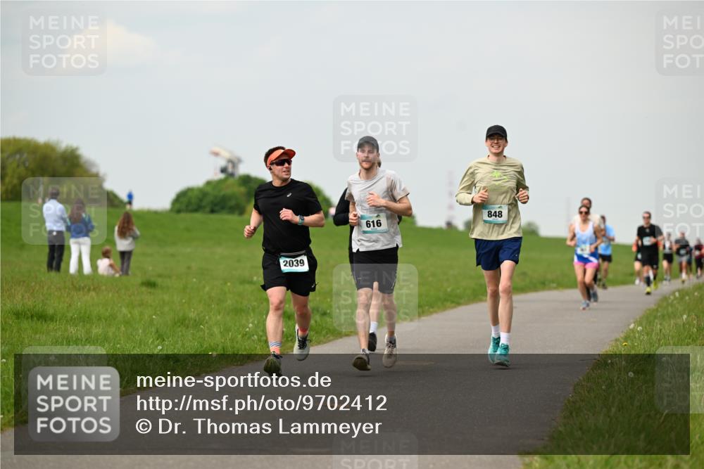10.05.2026 - 8. Wedeler Halbmarathon Dr. Thomas Lammeyer http://msf.ph/oto/9702412 10.05.2026 11:47:25 Laufen 2039, 616, 848 meine-sportfotos.de
