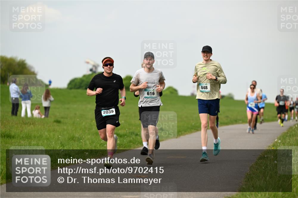 10.05.2026 - 8. Wedeler Halbmarathon Dr. Thomas Lammeyer http://msf.ph/oto/9702415 10.05.2026 11:47:26 Laufen 2039, 616, 848 meine-sportfotos.de