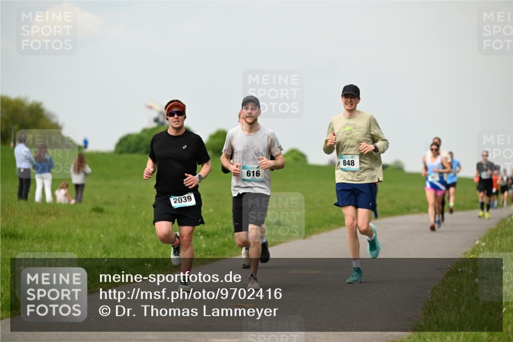 10.05.2026 - 8. Wedeler Halbmarathon Dr. Thomas Lammeyer http://msf.ph/oto/9702416 10.05.2026 11:47:26 Laufen 2039, 616, 848 meine-sportfotos.de