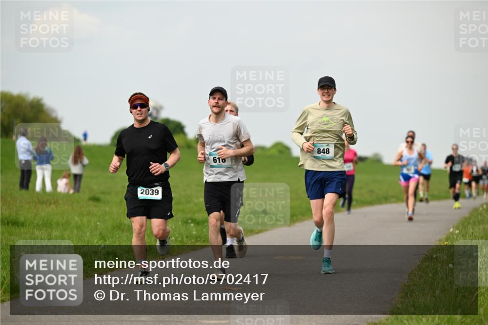 10.05.2026 - 8. Wedeler Halbmarathon Dr. Thomas Lammeyer http://msf.ph/oto/9702417 10.05.2026 11:47:26 Laufen 2039, 610, 848 meine-sportfotos.de